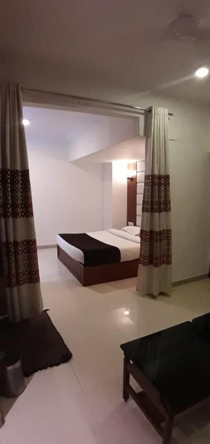 Hotel Golden Plaza Ahmedabad Exterior foto