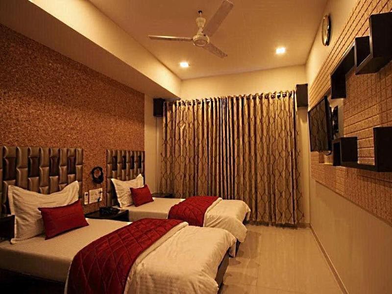 Hotel Golden Plaza Ahmedabad Exterior foto